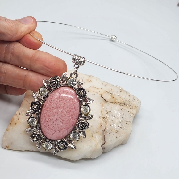 Boho Style Victorian Jewelry Silver Rose Coral Cameo Shape Medalion - Picture 5 of 9